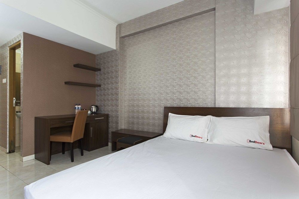 Reddoorz Apartment @ Margonda Residence Depok Εξωτερικό φωτογραφία