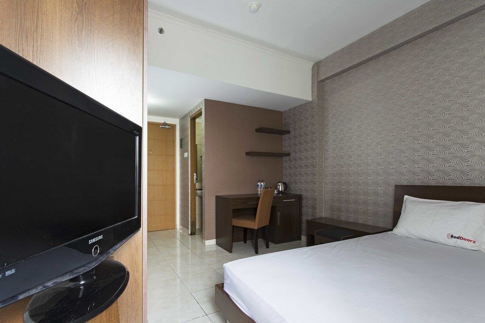 Reddoorz Apartment @ Margonda Residence Depok Εξωτερικό φωτογραφία