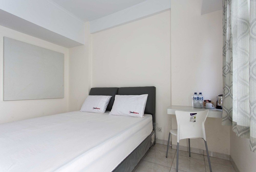 Reddoorz Apartment @ Margonda Residence Depok Εξωτερικό φωτογραφία