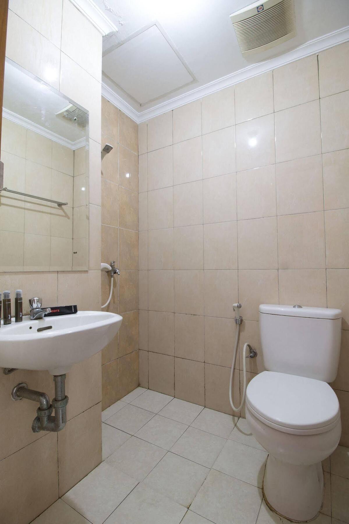 Reddoorz Apartment @ Margonda Residence Depok Εξωτερικό φωτογραφία